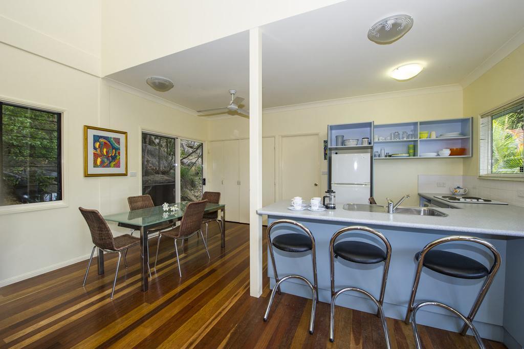 Вилла Manyana, 3 Opalia Court Nelly Bay Экстерьер фото