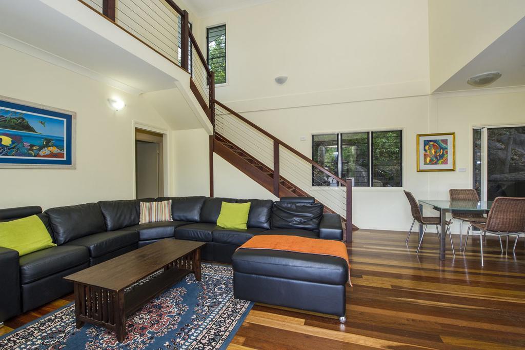 Вилла Manyana, 3 Opalia Court Nelly Bay Экстерьер фото